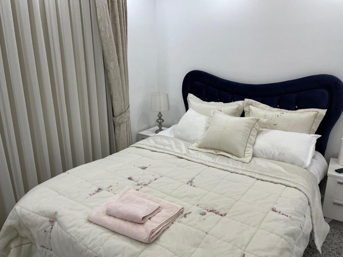 شقة Elegant 2+1 Flat In The Heart Of Kyrenia + Wifi المظهر الخارجي الصورة