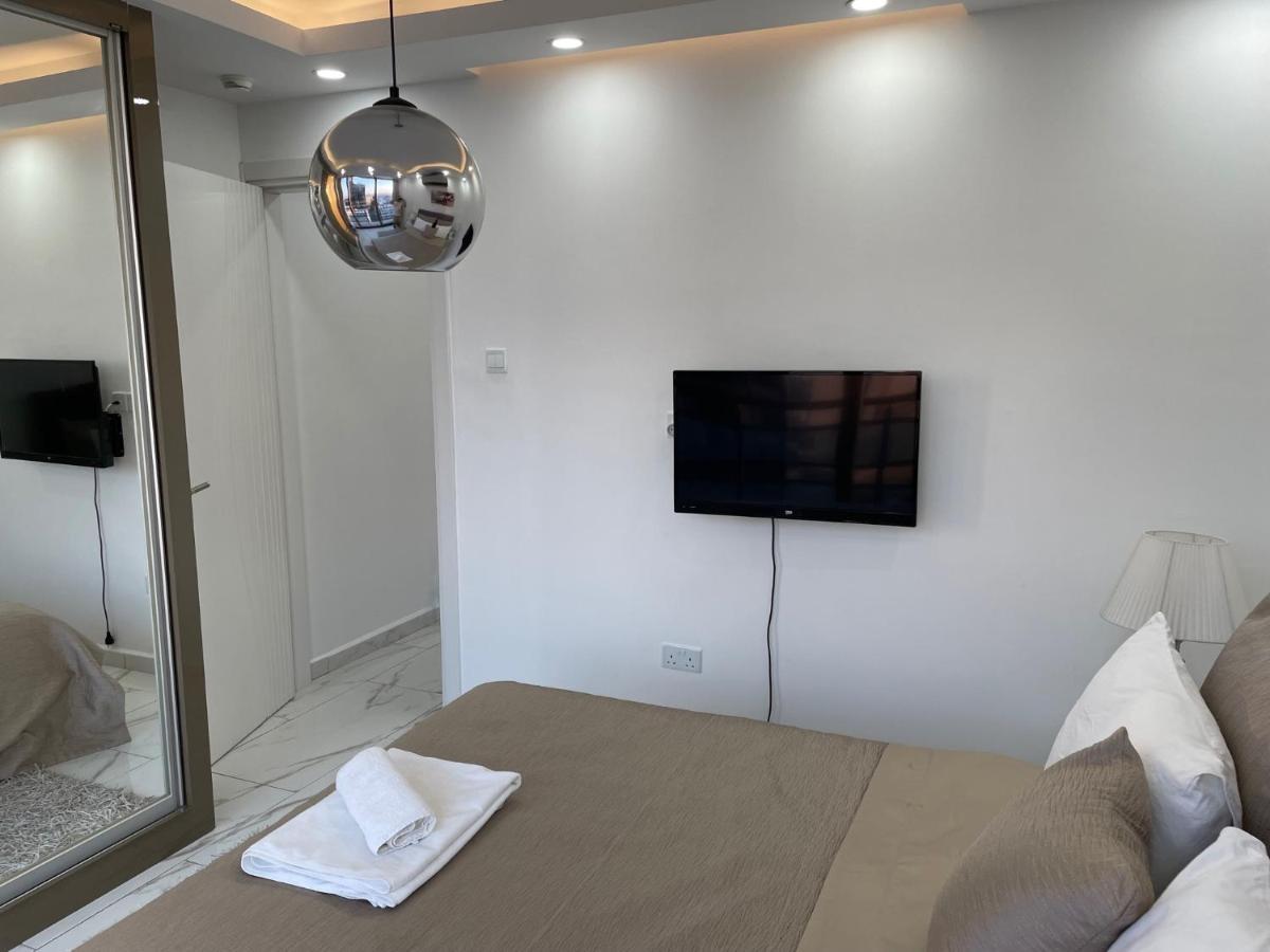 شقة Elegant 2+1 Flat In The Heart Of Kyrenia + Wifi المظهر الخارجي الصورة